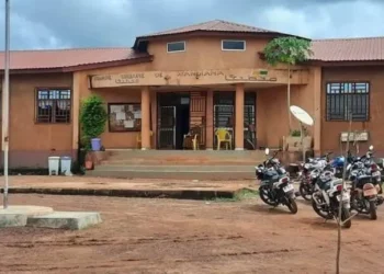 Mandiana : les premiers effets de l’interdiction des sachets d’eau et emballages plastiques visibles