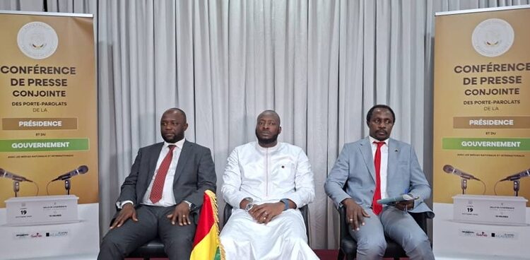 Guinée/Les porte-paroles de la présidence et du gouvernement face à la presse : grâce présidentielle, sante, environnement et unité nationale au cœur des échanges