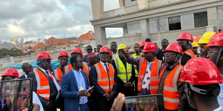 Visite du chantier de l’Assemblée nationale : l’honorable Dr Dansa fait une nouvelle annonce pour les députés